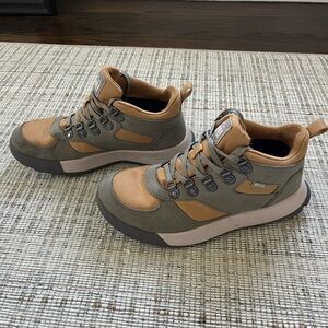REI trailmade hiking boots 8.5 tan and green/gray